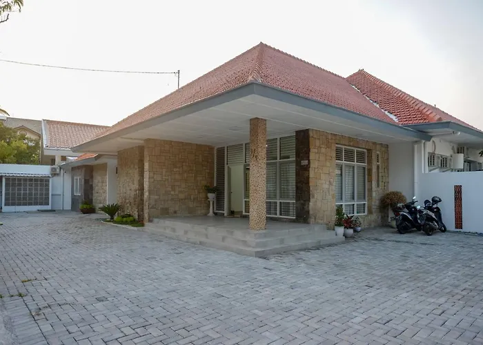 Urbanview Hotel Ms Rooms Inn Simpang Lima Semarang